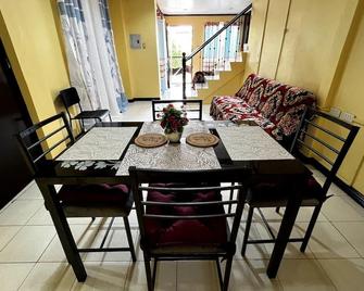 Lovely 3-Bed House in Talisay Cebu Philippines - Talisay - Dining room