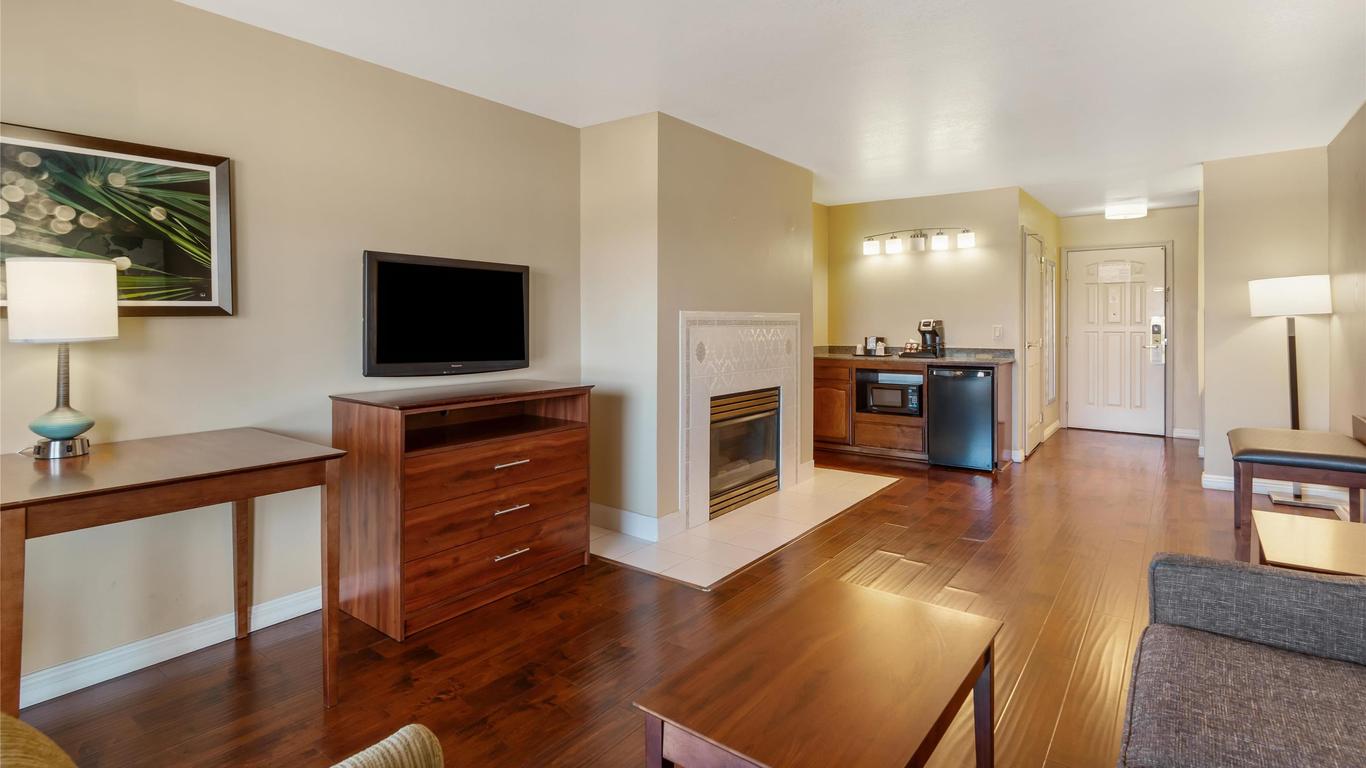 Best Western Plus John Jay Inn & Suites