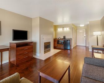 Best Western Plus John Jay Inn & Suites - Palmdale - Schlafzimmer