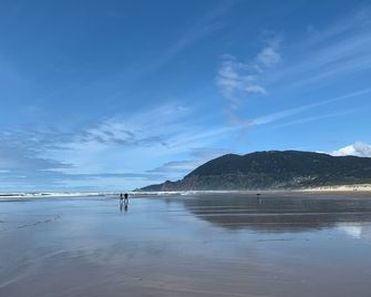 Manzanita Oceanfront Inn - Manzanita
