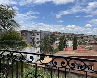 High Standing Furnished Studio, Wifi, Tv - Yaoundé, Omnisports - Yaoundé - Balcon