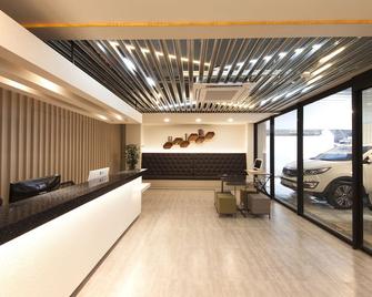 K-Grand Hostel Gangnam1 - Seoul - Front desk