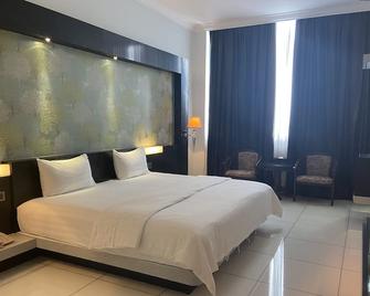 OYO 90934 Tong Villion Hotel - Bandar Tun Abdul Razak - Bedroom