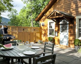 TOP-RATED! Pristine style+romantic luxury+firepit+walk to townBrook Cottage Too - Woodstock - Patio