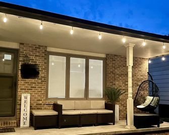 Fun Family Place with Extras and Space - Ames - Building