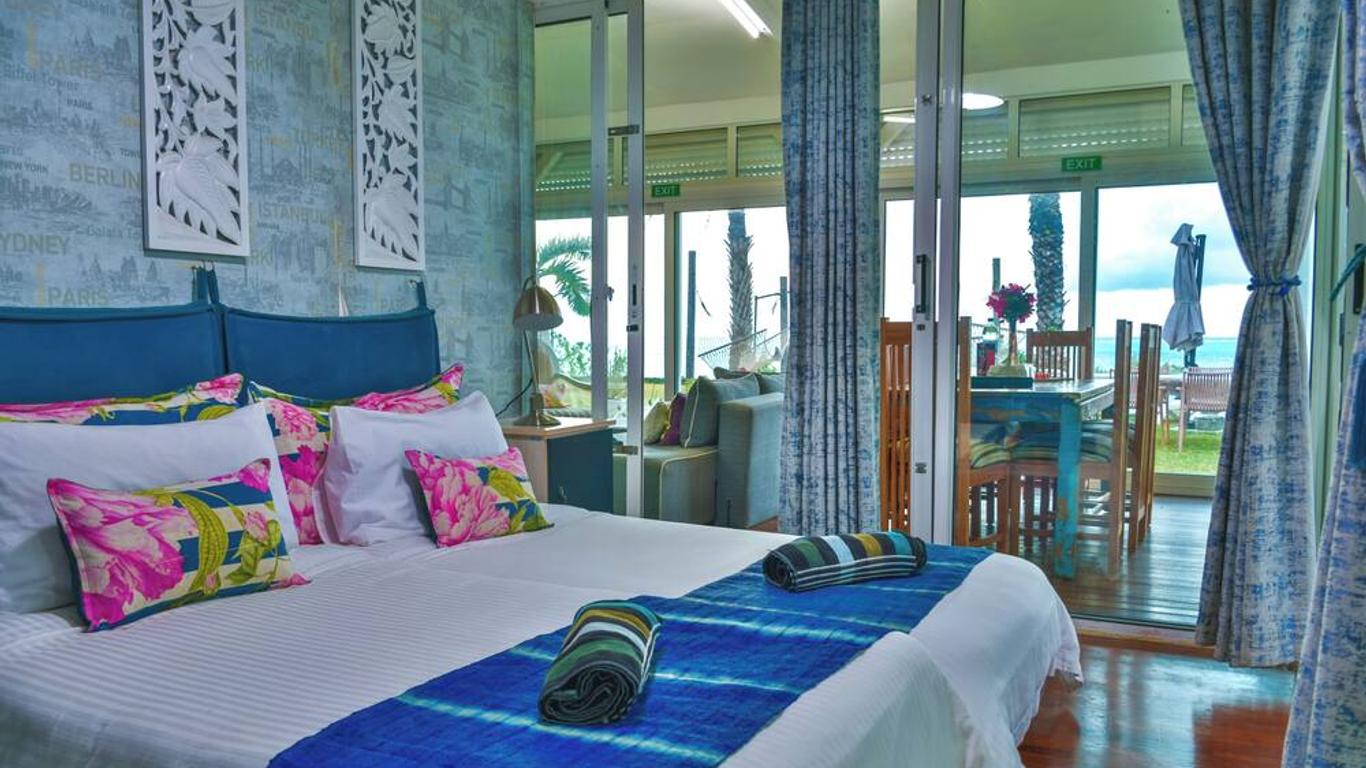 Boutique Villa on the Rocks with Stunning Sea Views, Infinity Pool & Private Sea