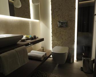 Nikos Ikies - Theologos