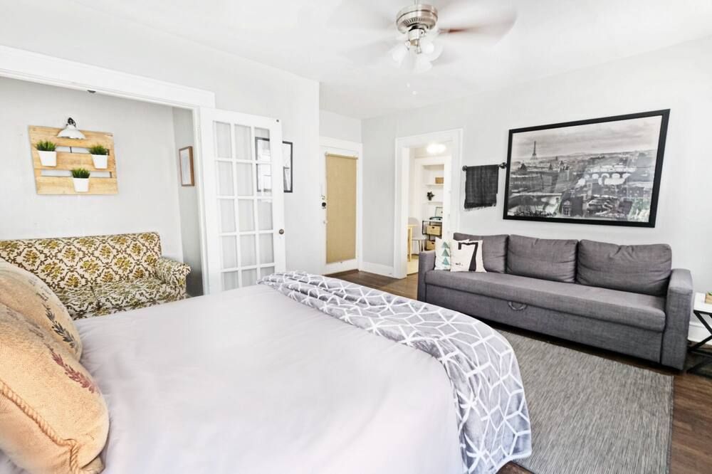 Urban Convenience Studio Flat - Dallas - Makuuhuone
