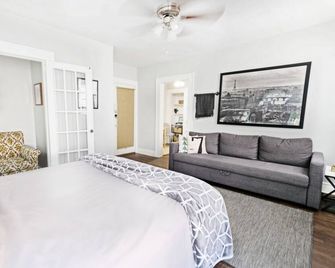 Urban Convenience Studio Flat - Dallas - Makuuhuone