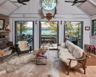 Lakefront home on Copake Lake - Close to Hudson, Great Barrington & Millerton. - Craryville - Sala de estar