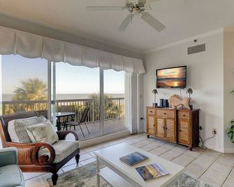 312 Barrington Court- 3rd Floor Oceanfront! - Hilton Head Island - Living room