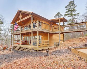 Cabin on Beaver Lake w/ Views & Furnished Deck! - Rogers - Building