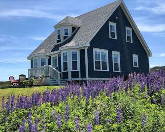 Stunning Ocean View Vacation Home, Trinity Nl - Trinity - Building