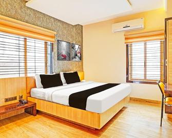 Super Townhouse Indiranagar - Bengaluru - Bedroom