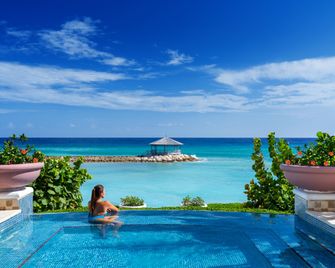 Jewel Grande Montego Bay Resort and Spa - St.Bran's Burg - בריכה