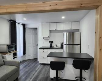 Auberge Le Cosy Amos - Amos - Kitchen