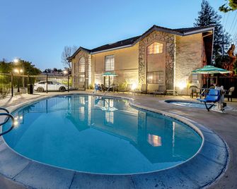 Clarion Inn Silicon Valley - San Jose - Piscina