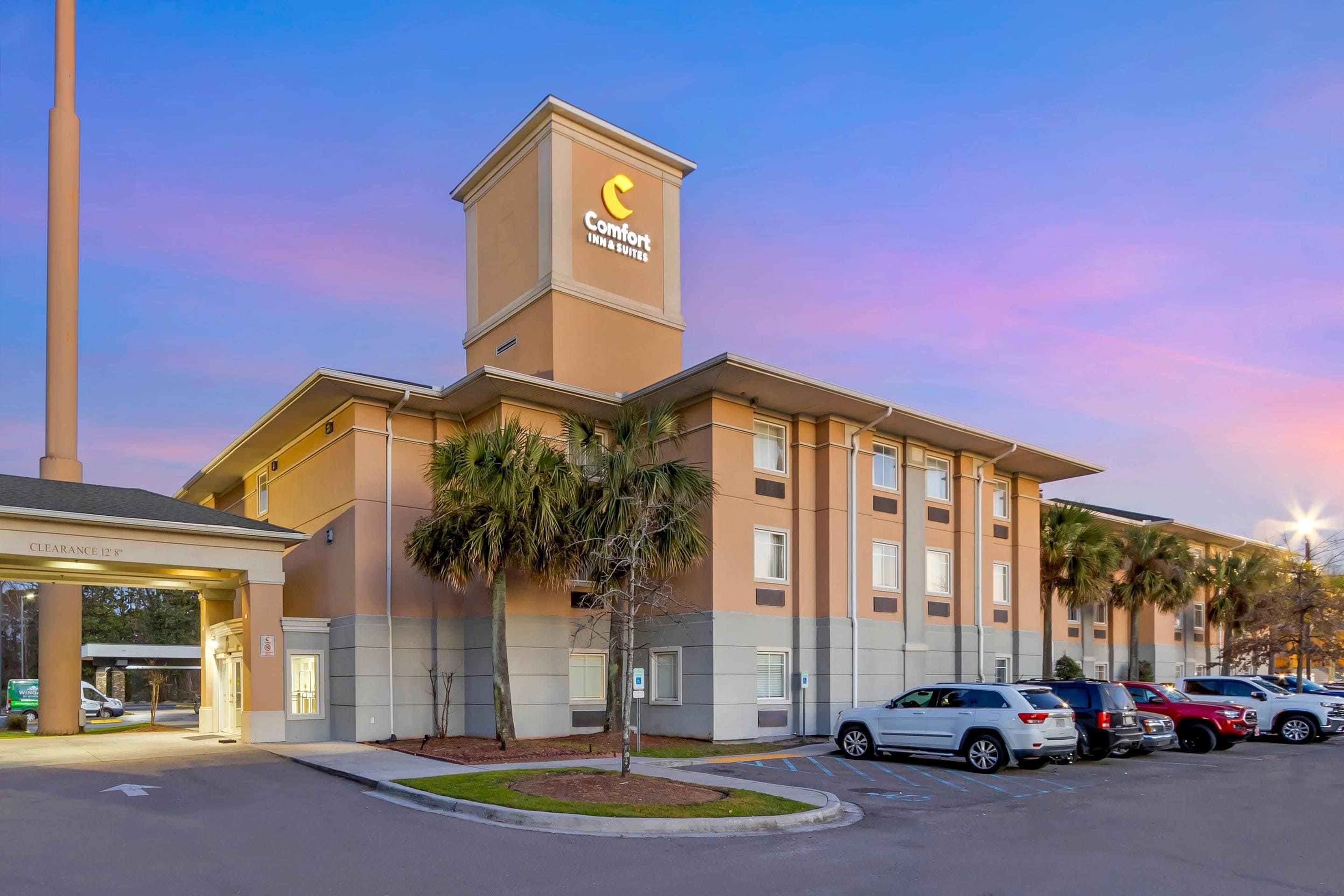 Comfort Inn & Suites Charleston Airport Convention Center - נורת' צ'רלסטון - בניין