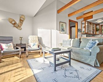 1 Bedroom, 1 Bath House In The Woods, Sleeps Up to 4 - Sandpoint - Living room