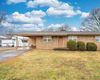 Idas Ideal Homestead cozy 3Bed1Bath perfect for Work Stay or Family Vacay - Morrilton - Building
