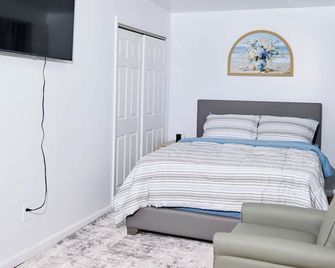 Beachside Bliss Stylish 2BR in the Heart of Far Rockaway. - Queens