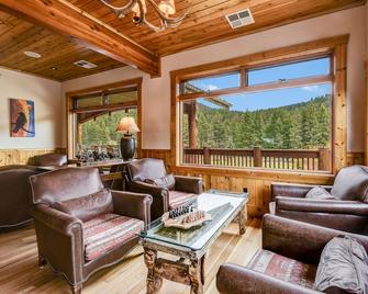 Rainbow Ranch Lodge - Big Sky - Living room