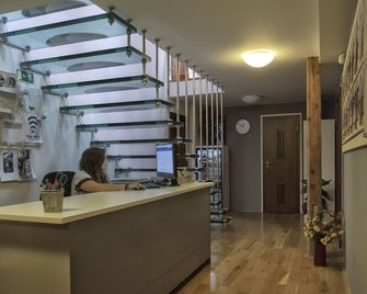 Onefam Míru - Prague - Front desk