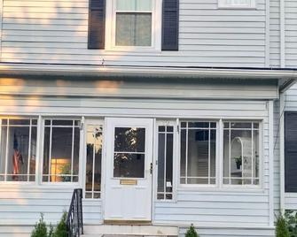 (2) Peaceful rooms in binghamton - Binghamton - Building