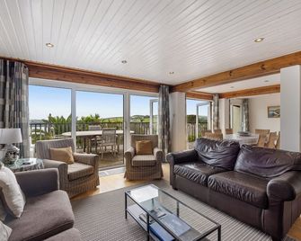 Firm Anchor - Salcombe - Living room