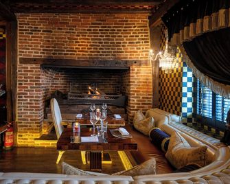Crazy Bear Hotel Beaconsfield - Beaconsfield