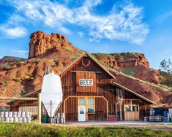 Canyon Hideout - Secluded Retreat Near Ten Sleep! Surrounded by canyon walls! - Ten Sleep - Edificio