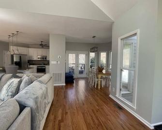 Mountain Bliss Retreat near Asheville & Charlotte - Kings Mountain - Wohnzimmer