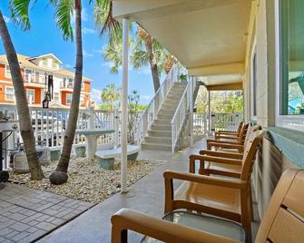 Madeira Beach Tropic Breeze Unit 9 Ground Floor - Madeira Beach