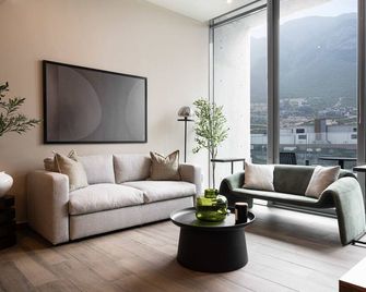 Mountain View Balcony, Pool, Gym & Terrace - Santa Catarina - Sala de estar
