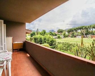 [Zona Poeti] Relax In Piscina - Free Parking - Loano - Balkon