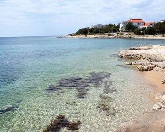 Two bedroom apartment with terrace Mandre, Pag (A-6405-a) - Kolan