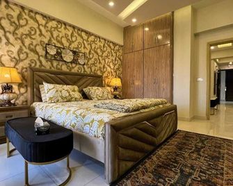 the realtors inn luxurious 1bed apartment dha 2 - Islamabad - Bedroom