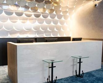 Kobe Porttower Hotel - Kobe - Front desk