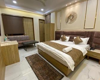 Hotel Liyan Inn - Kanpur - Bedroom