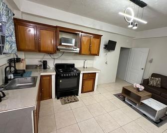 Cody one bedroom apartment - Scarborough - Kitchen