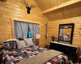 Forest Getaway - Mountain City - Bedroom