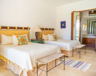 Sunny condo on the golf course minutes from Beachclubs inside Punta Mita Premier - Bahia de Banderas - Habitación