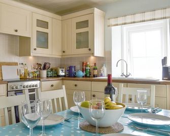 3 bedroom accommodation in Arnisdale, near Glenelg - Kyle - Kitchen