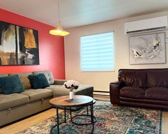 Montreal & Free Parking Comfy Cozy Pierrefonds Apts - Montreal - Living room