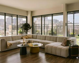 Sonder The Heid - Philadelphia - Living room