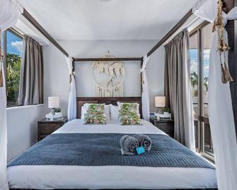 Ocean View Apartment 49 - Airlie Beach - Bedroom