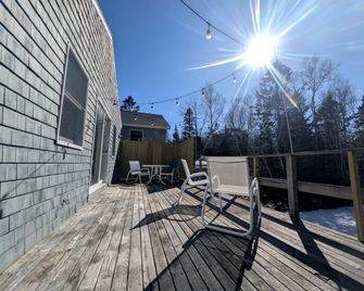 Peaceful Pet-Friendly Retreat with Workspace Near Acadia National Park in Trenton, Maine - Trenton - Balkon