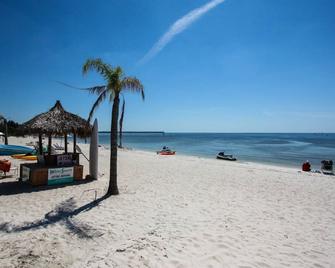 209 Little Harbor Inn - Ruskin - Beach