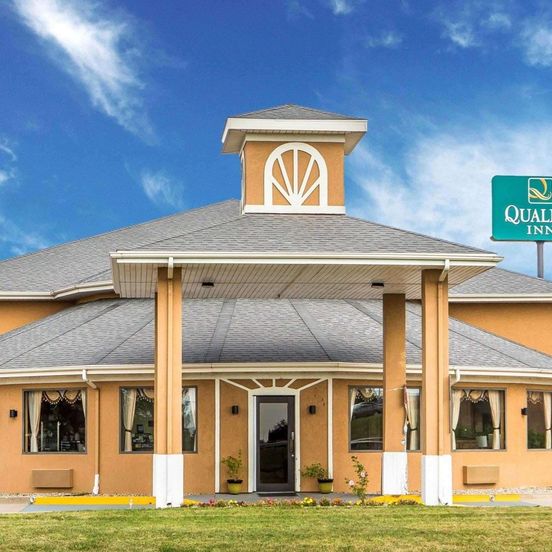 Building view of Quality Inn Morton at I-74