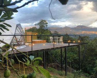 Urqu Glamping - Silvania - Balcón